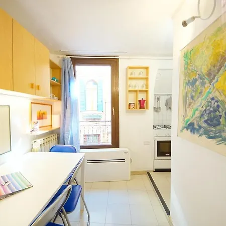 Dolcevita N 111 * Velence